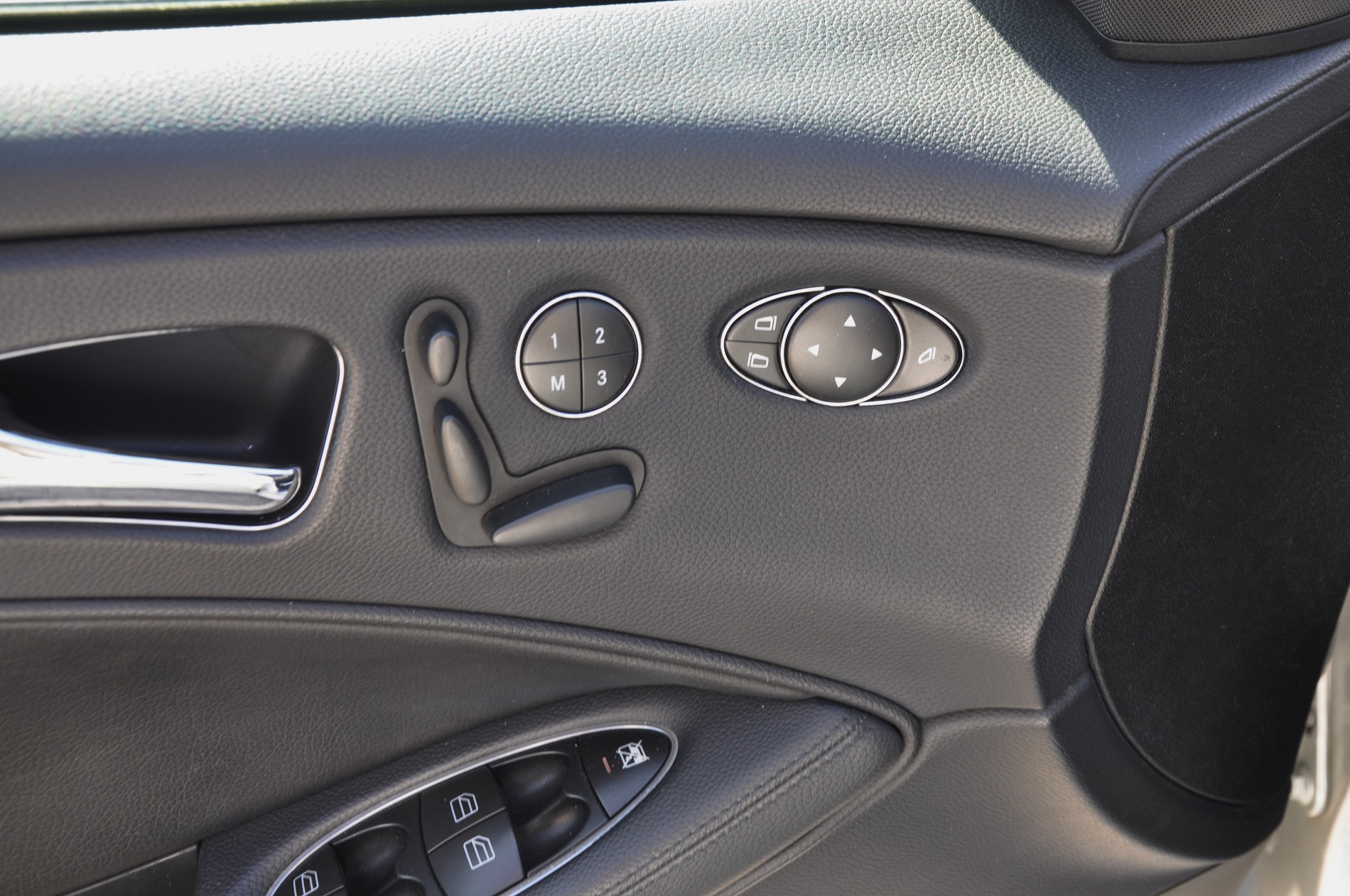 MERCEDES CLS 350 AMG 4 matic 272 KM - obrazek 20