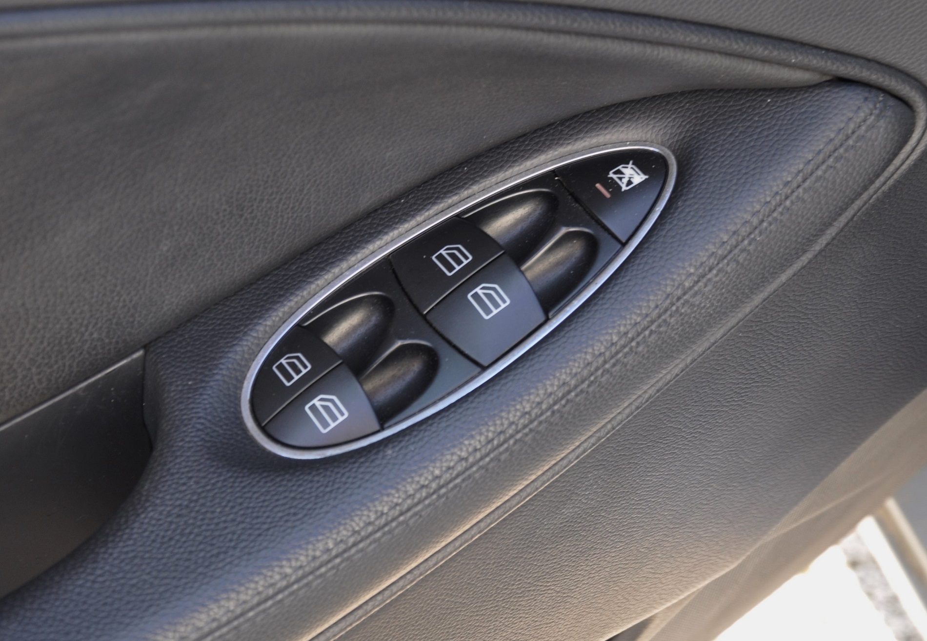 MERCEDES CLS 350 AMG 4 matic 272 KM - obrazek 25