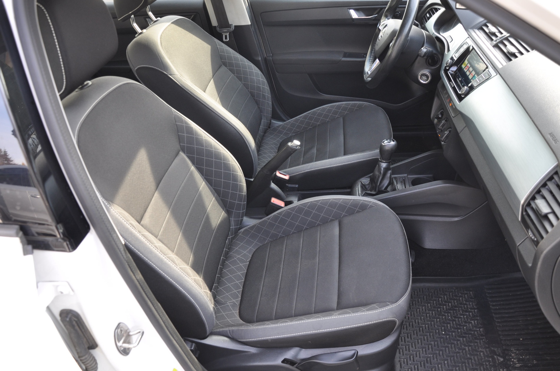 Skoda Fabia Kombi 1.0 TSI Ambition 95 KM - obrazek 15