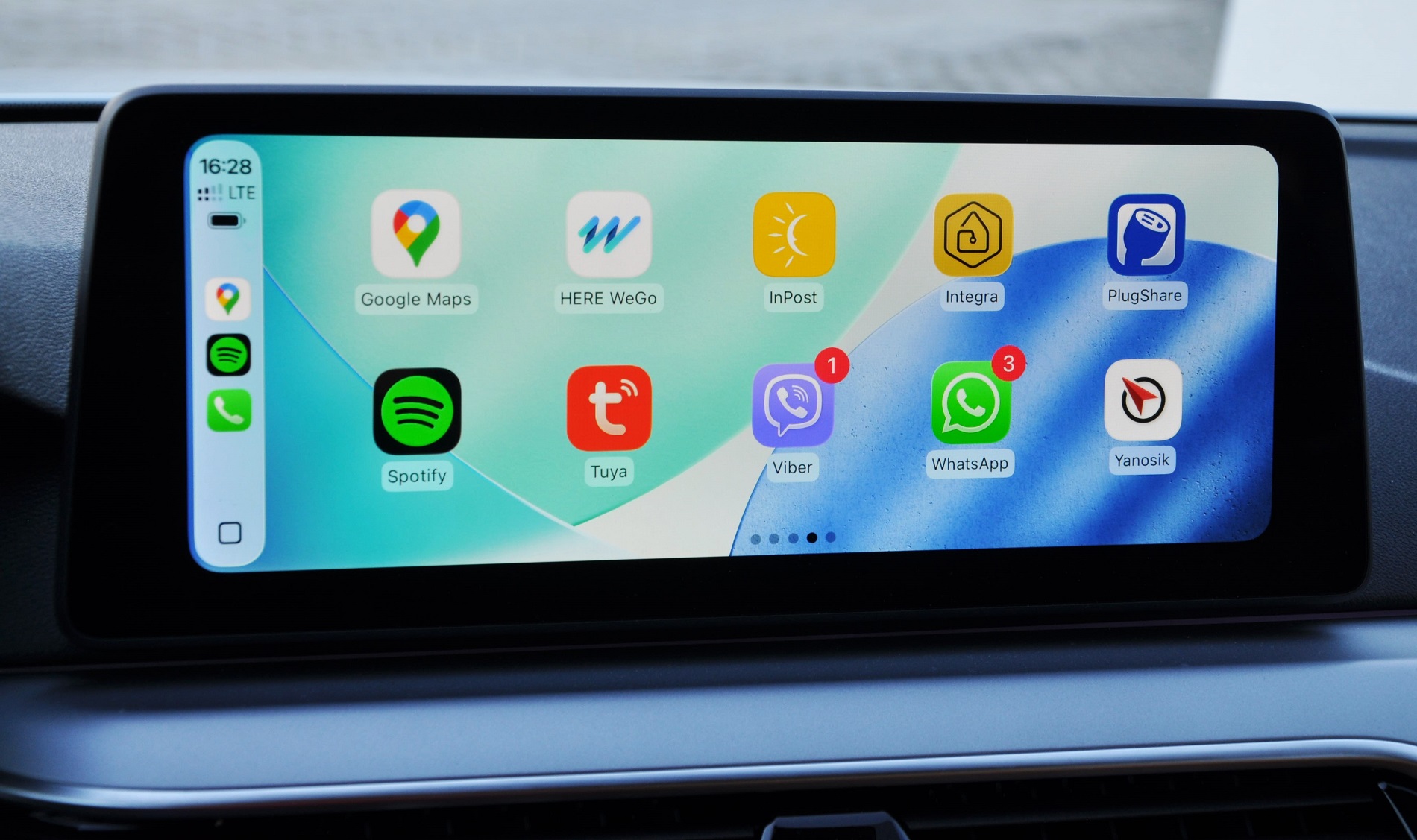 BMW 520D xDrive Touring 190 KM - obrazek 28