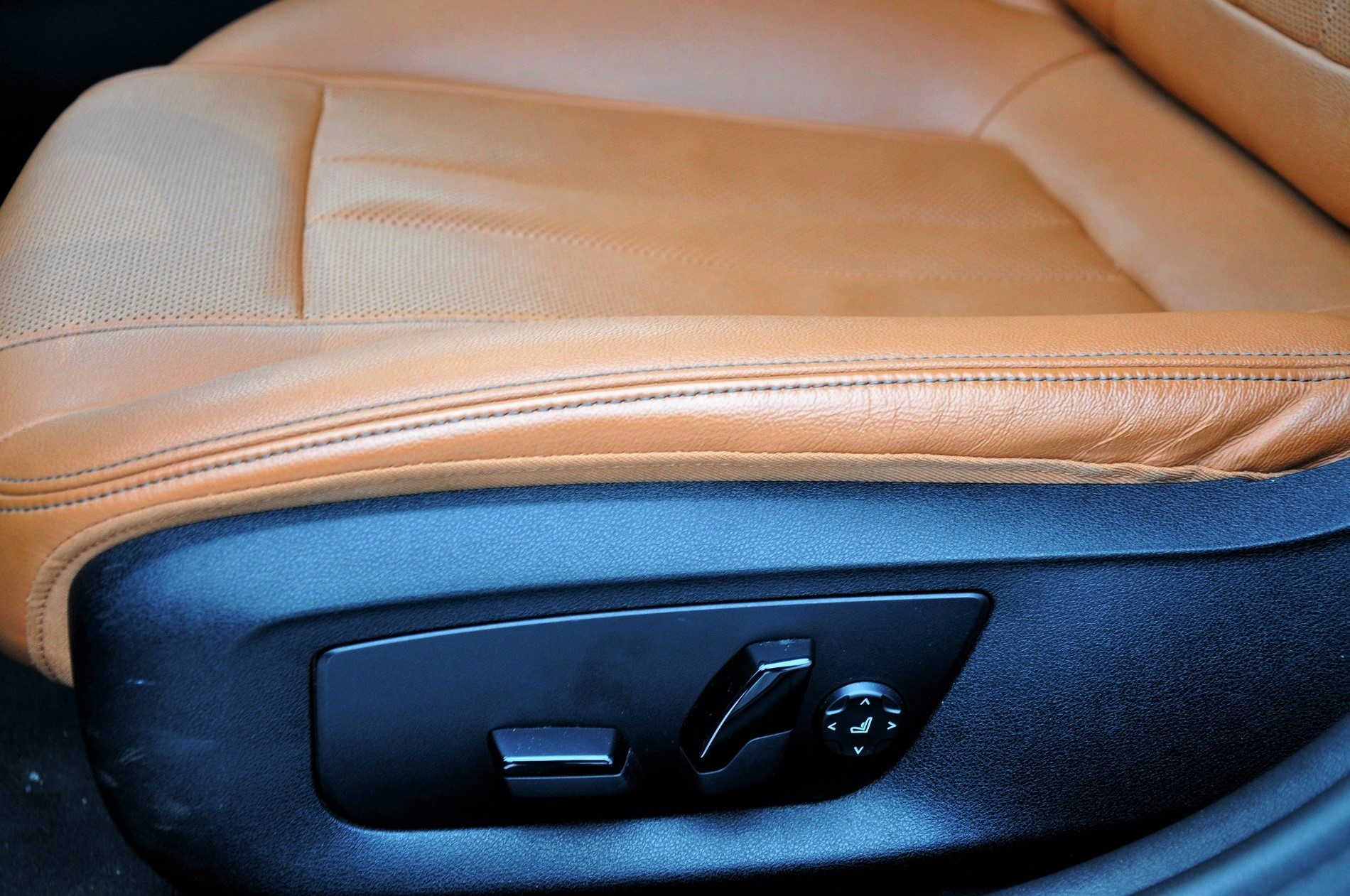 BMW 520D xDrive Touring 190 KM - obrazek 15