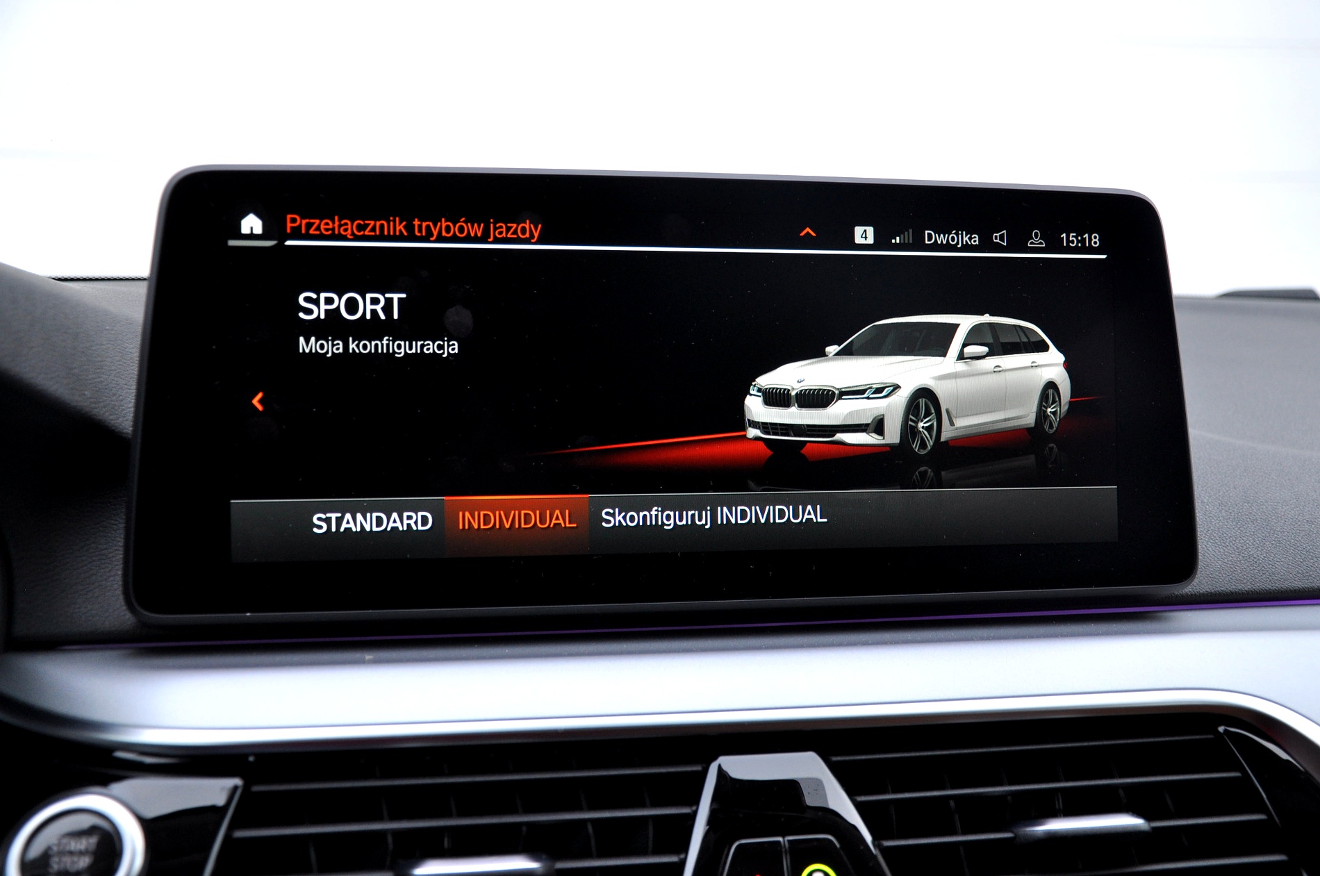 BMW 520D xDrive Touring 190 KM - obrazek 31