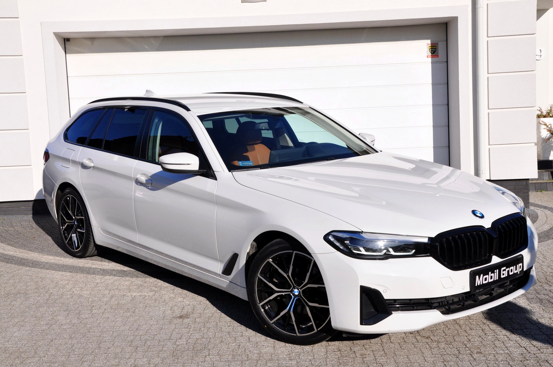 BMW 520D xDrive Touring 190 KM - obrazek 4