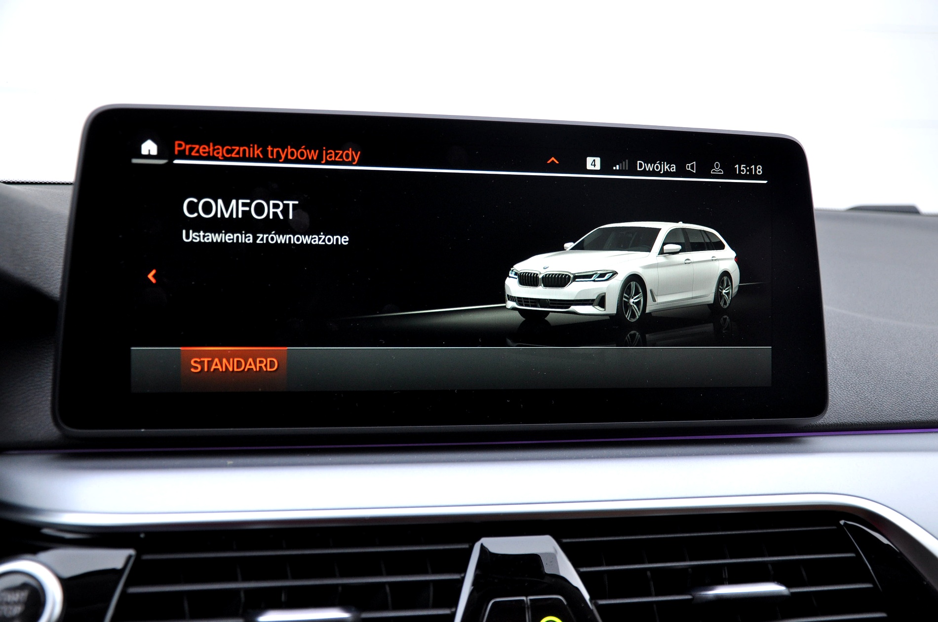 BMW 520D xDrive Touring 190 KM - obrazek 41