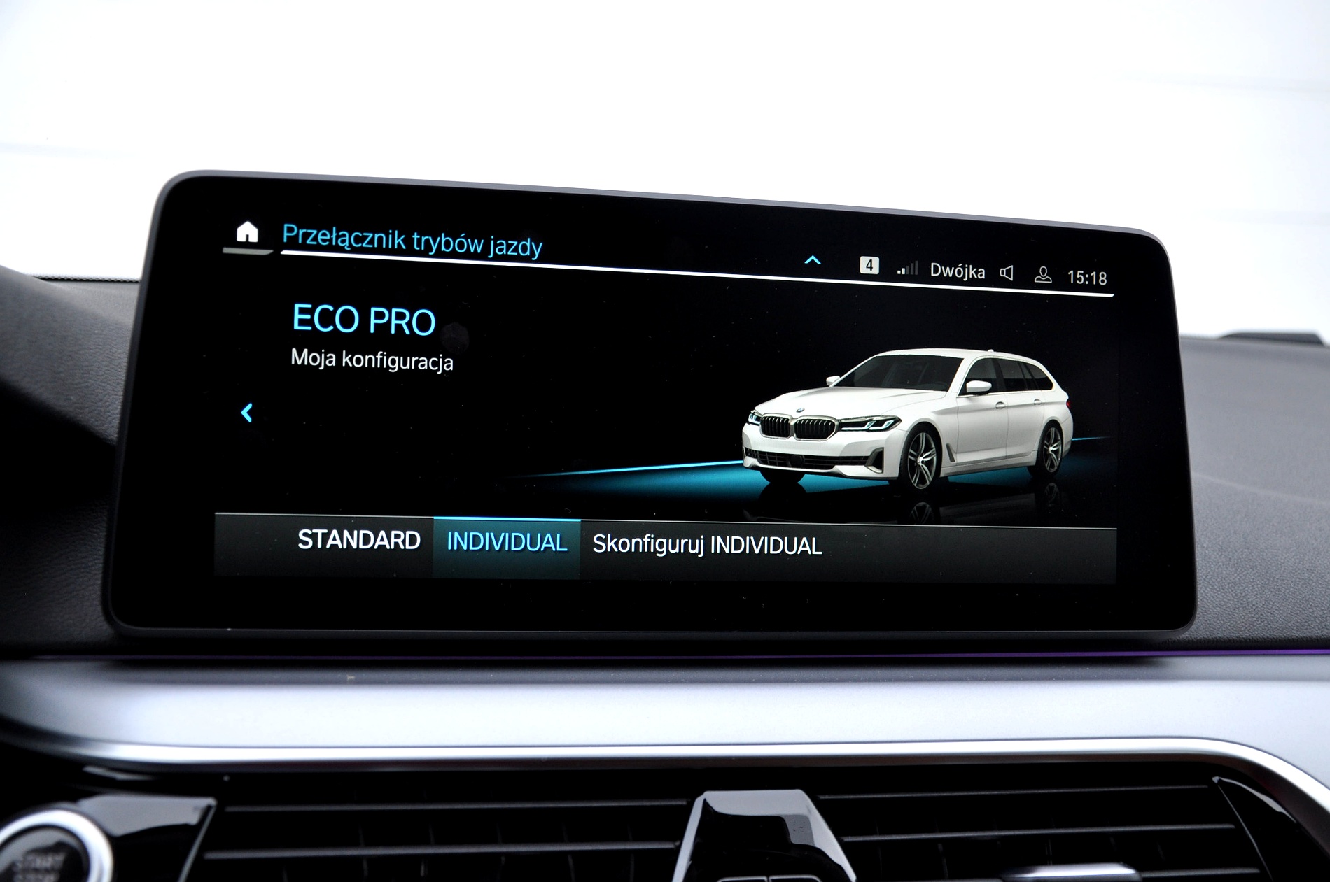 BMW 520D xDrive Touring 190 KM - obrazek 42