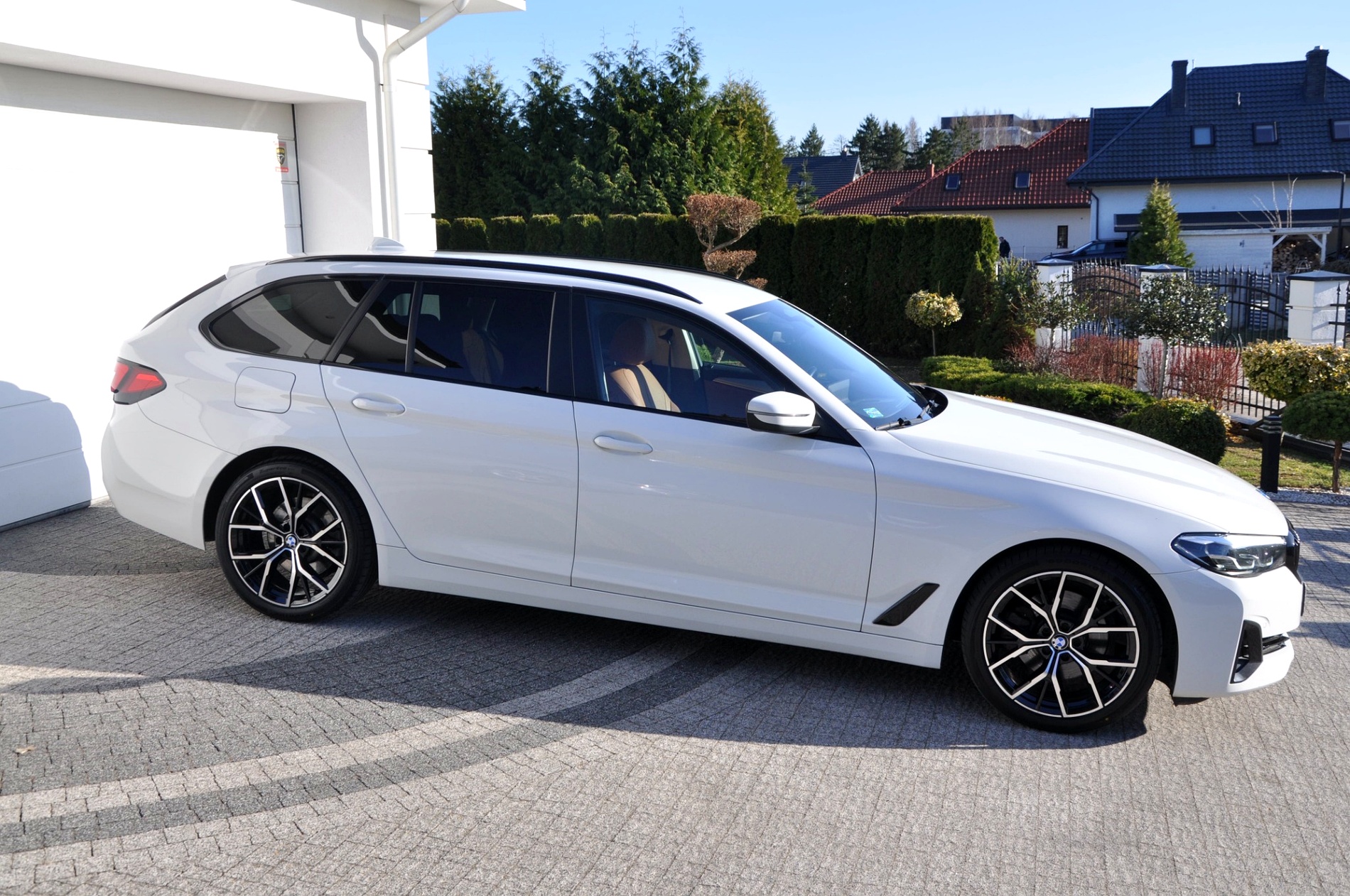 BMW 520D xDrive Touring 190 KM - obrazek 6