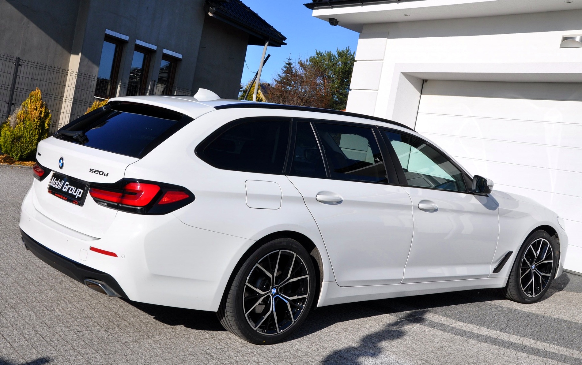 BMW 520D xDrive Touring 190 KM - obrazek 8