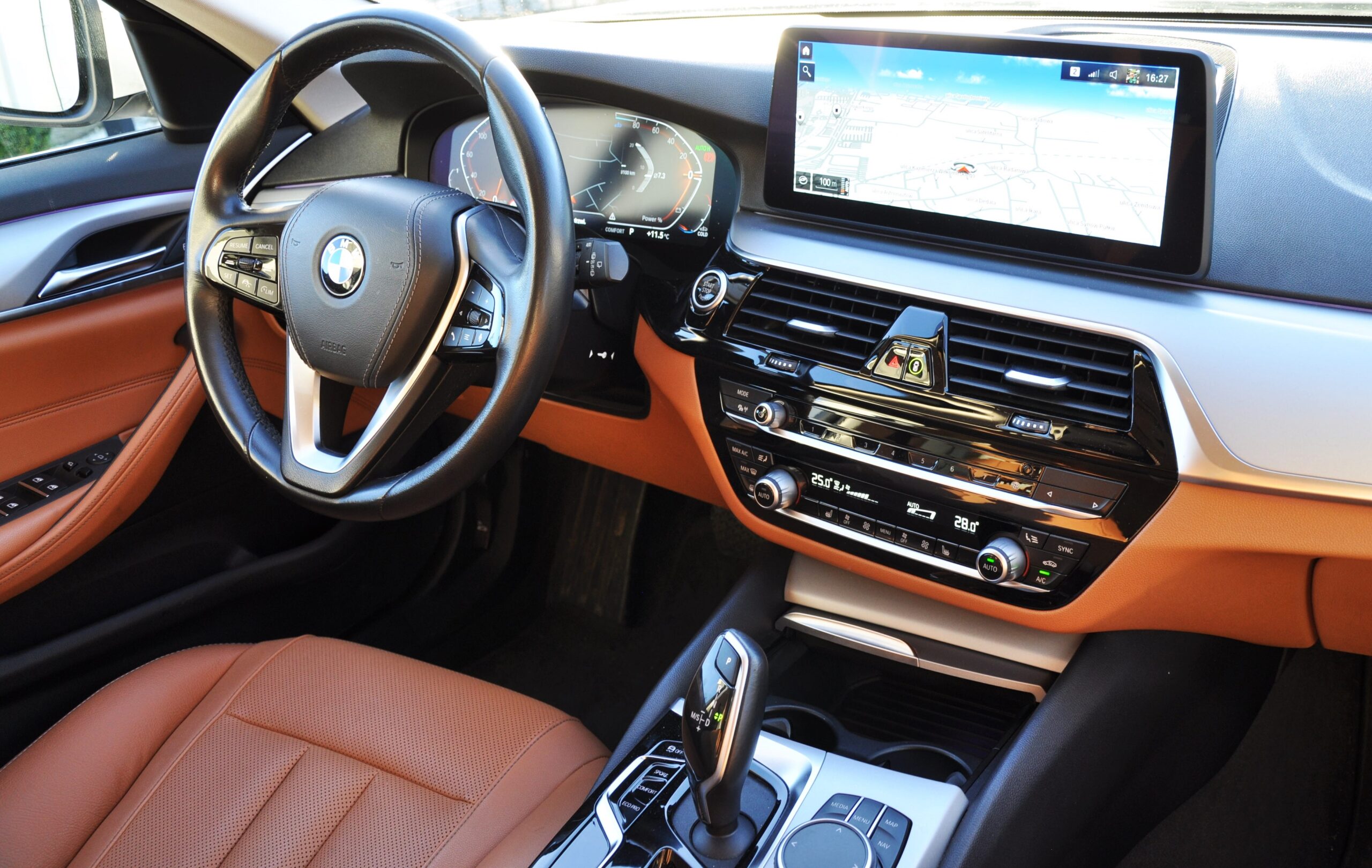 BMW 520D xDrive Touring 190 KM - obrazek 11