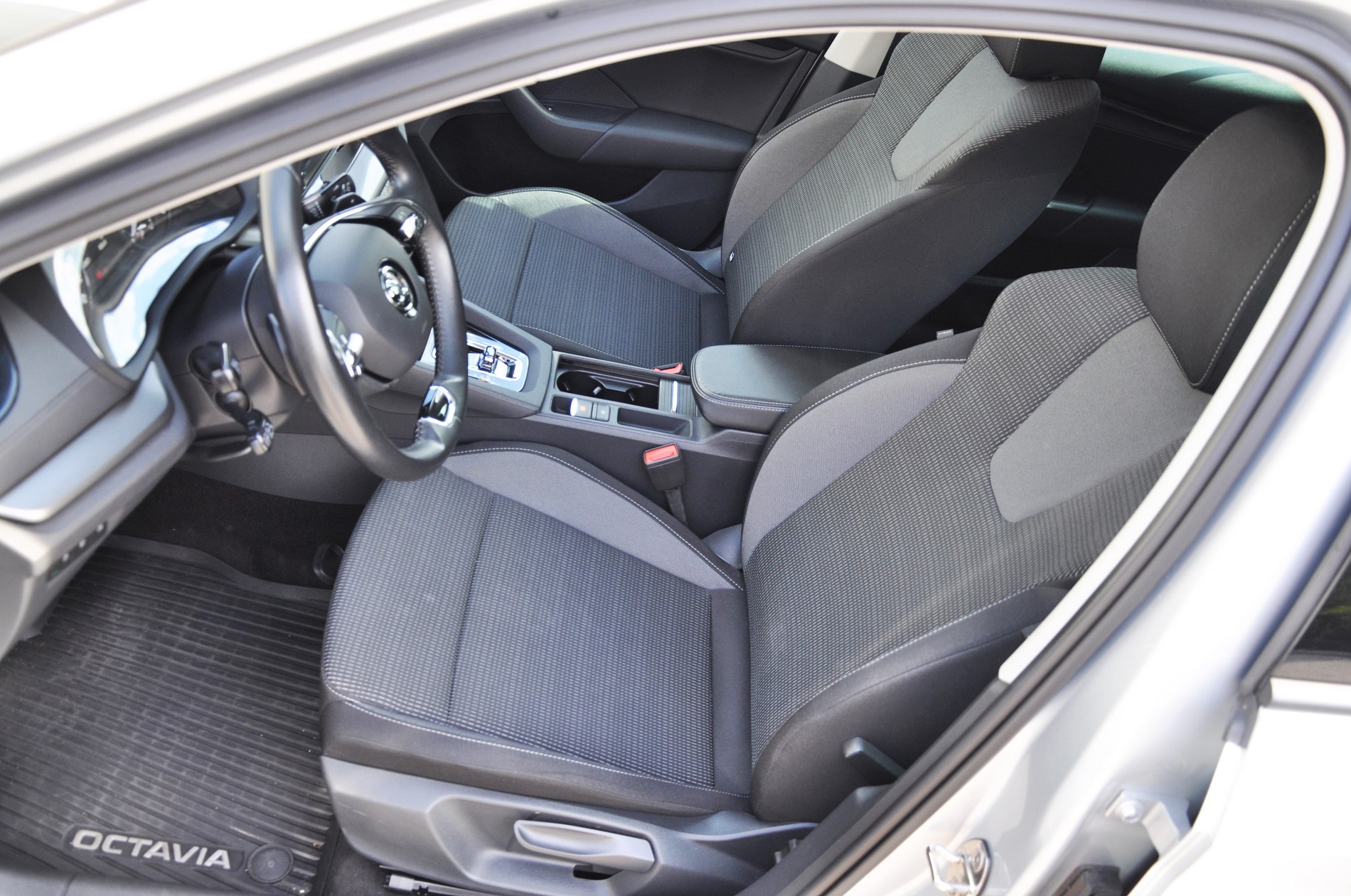 Skoda Octavia DSG 2.0 TDI Selection Ambition 115 KM - obrazek 14