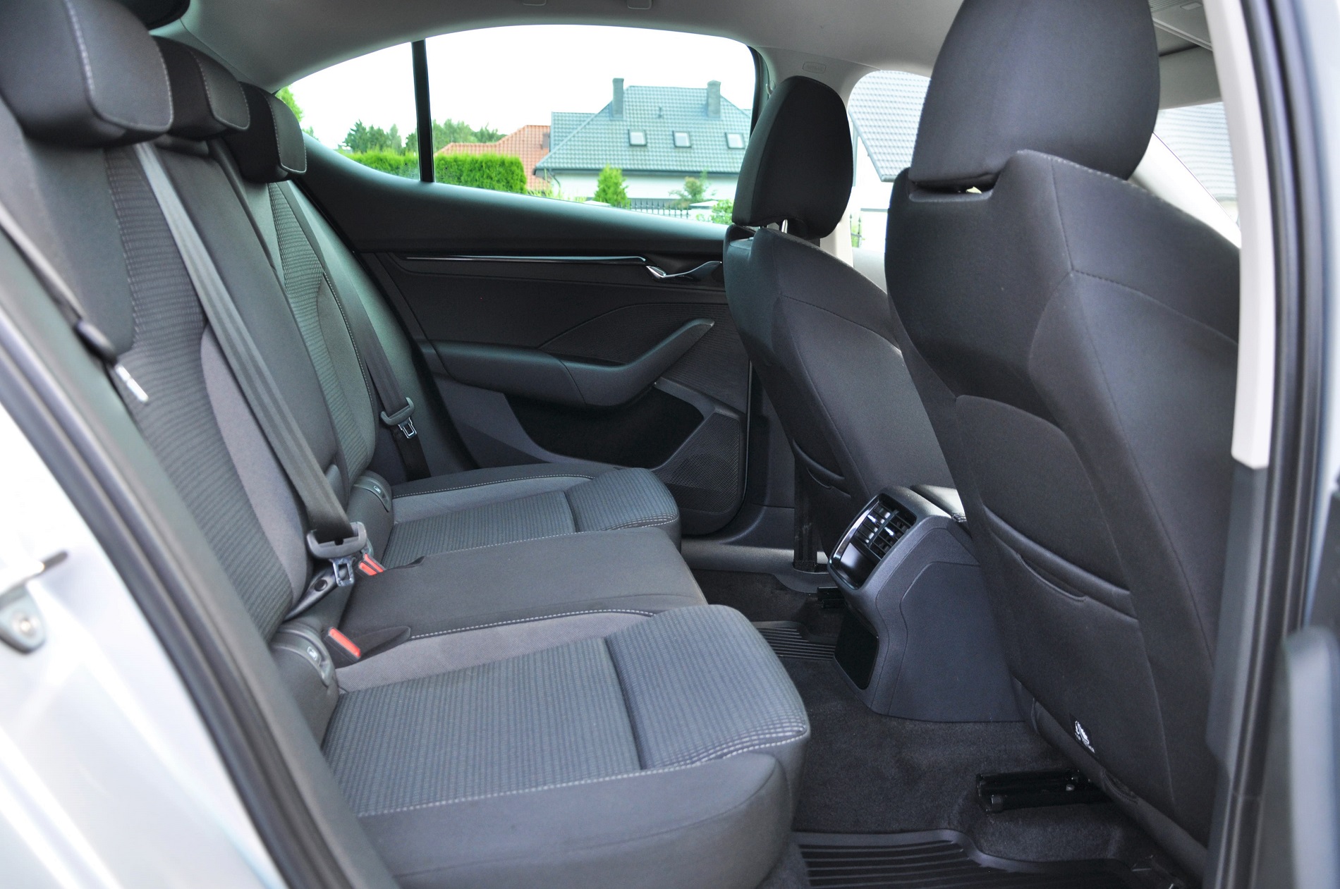 Skoda Octavia DSG 2.0 TDI Selection Ambition 115 KM - obrazek 17