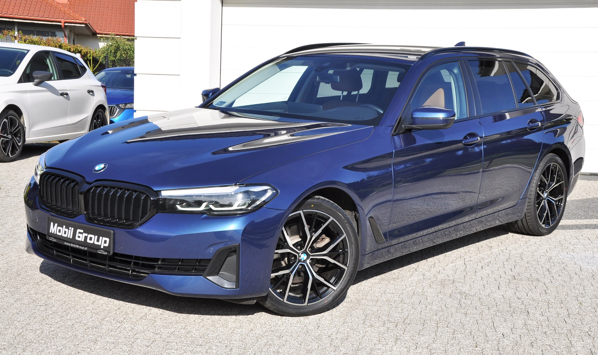 BMW 520D mHEV Touring Business Class 190 KM - obrazek 3