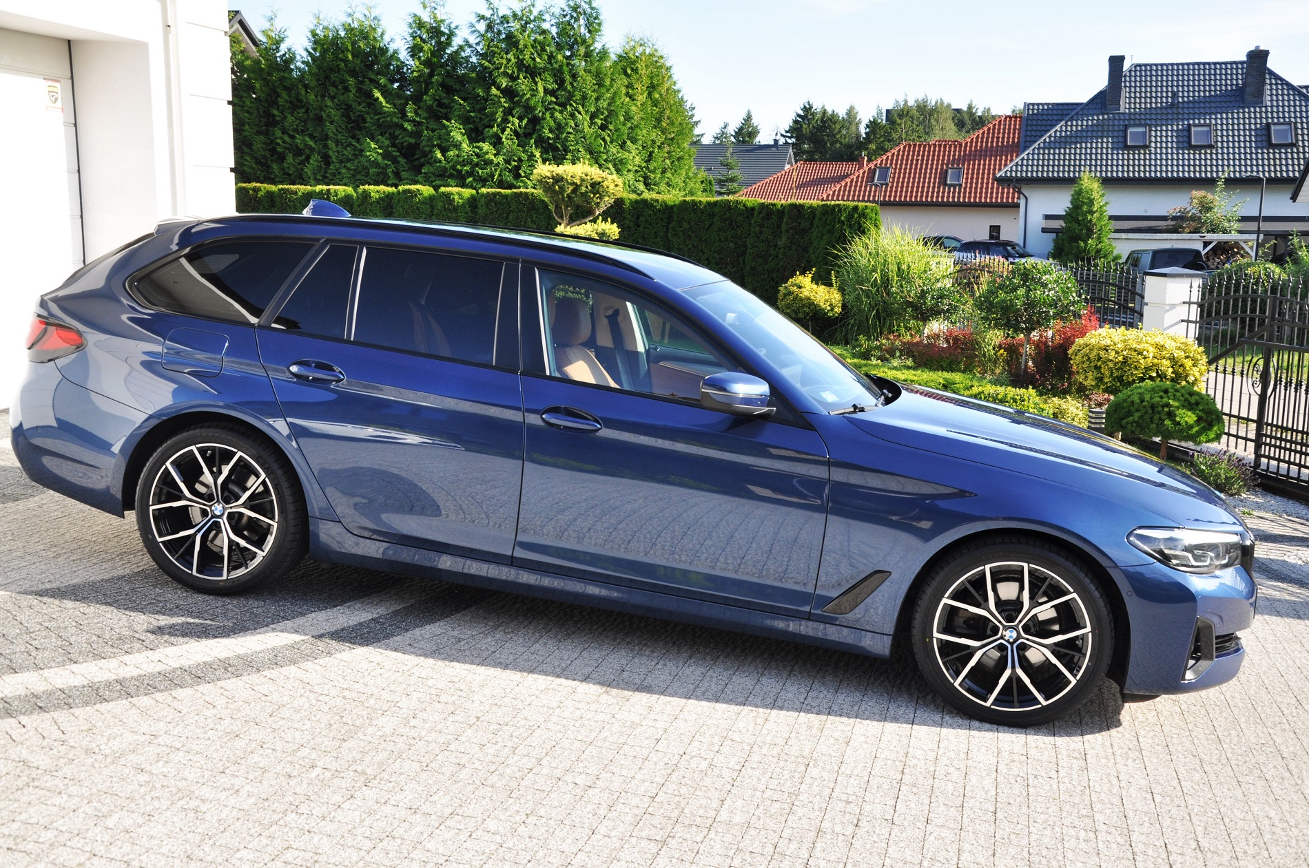 BMW 520D mHEV Touring Business Class 190 KM - obrazek 6