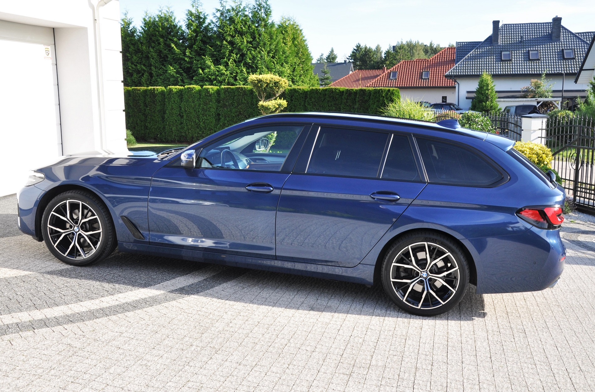 BMW 520D mHEV Touring Business Class 190 KM - obrazek 7