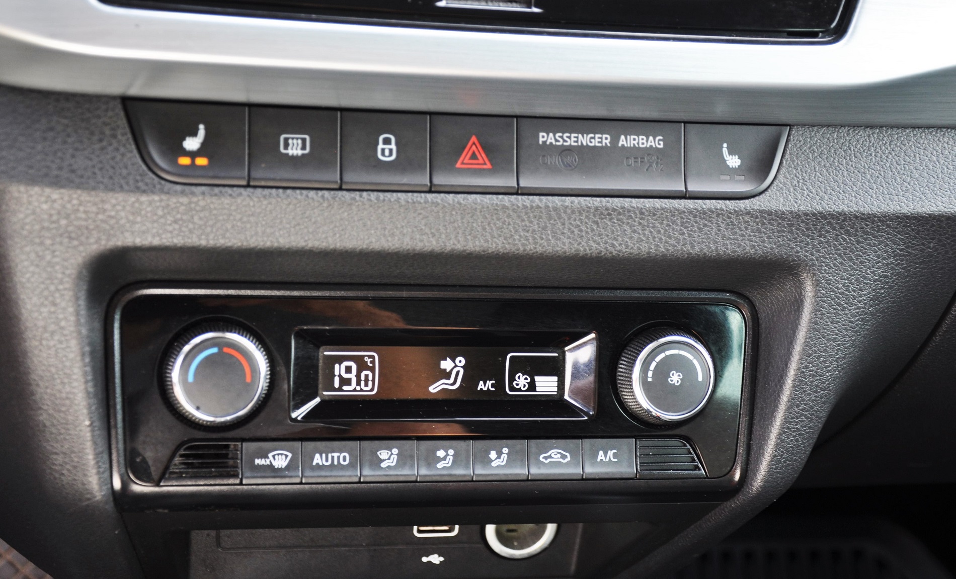 Skoda Fabia 1.0 TSI Ambition Plus 95 KM - obrazek 18